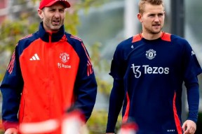 开云服务平台阿斯顿维拉训练开放日；集结日更衣室发声引欢呼；欧冠在即；数据趋势出现新变化的简单介绍