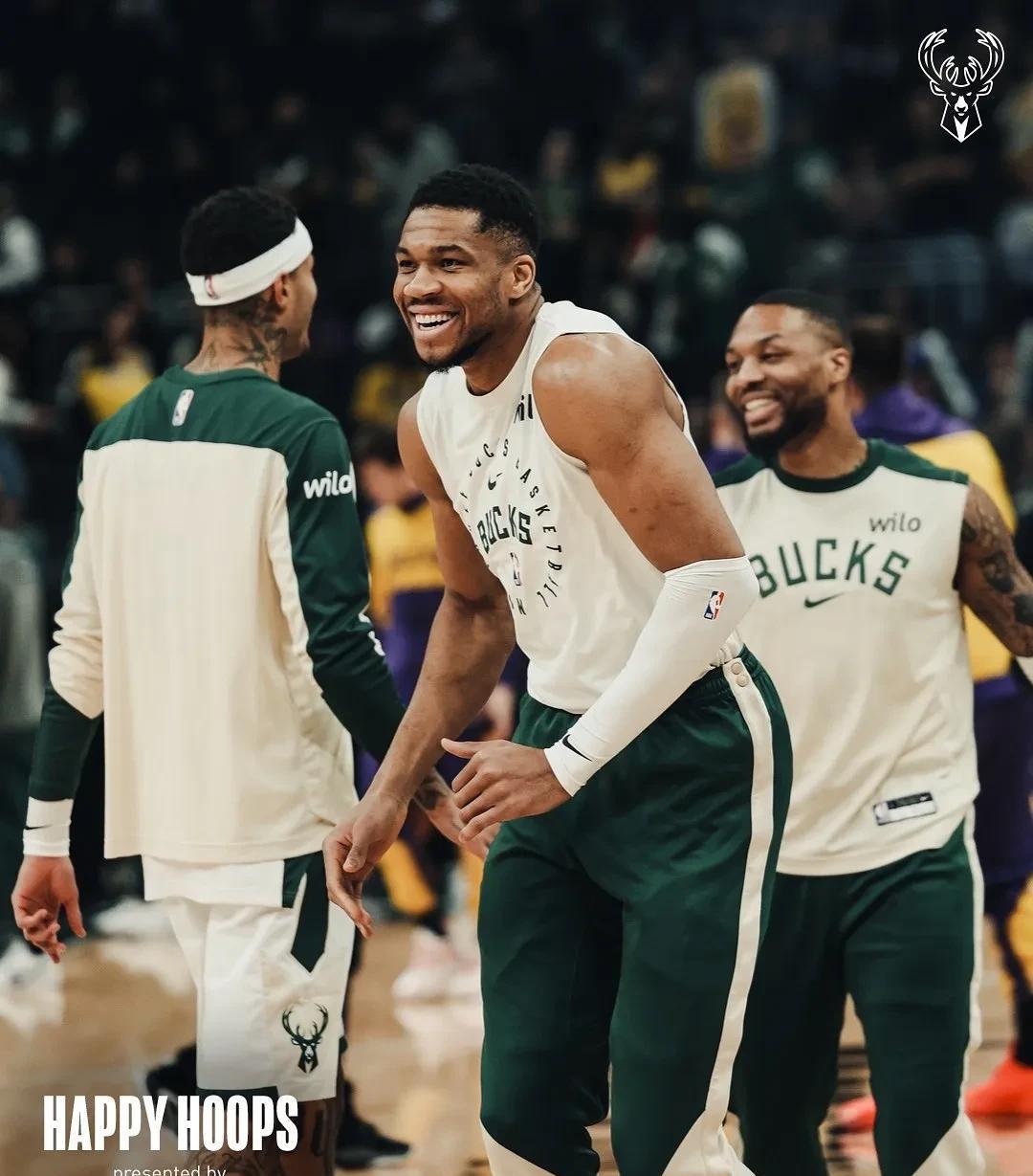 密尔沃基雄鹿训练开放日；转会期门线救险引欢呼；德甲在即；资深球员宣示担当的简单介绍