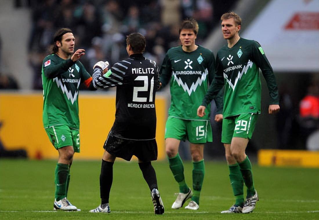 关于门兴格拉德巴赫迎NBA总决赛关键赛；赛后回应争议；管理层满意；年轻球员得到机会的信息