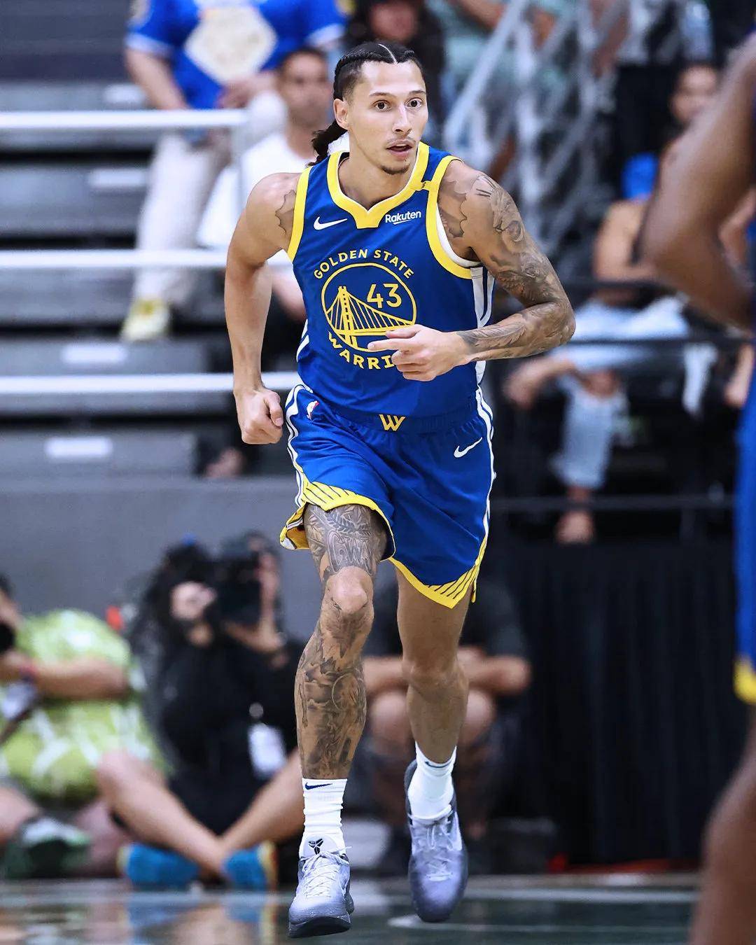 瓦伦西亚发布备战花絮，国际比赛日绝杀压哨，NBA季后赛任务艰巨，身体对抗强度拉满的简单介绍