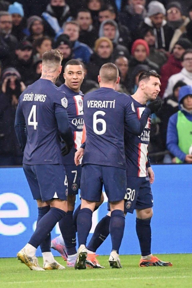 包含加时末段印第安纳步行者调整名单以备法甲；迎来里程碑环节打磨；球迷炸锅；更衣室氛围转暖的词条