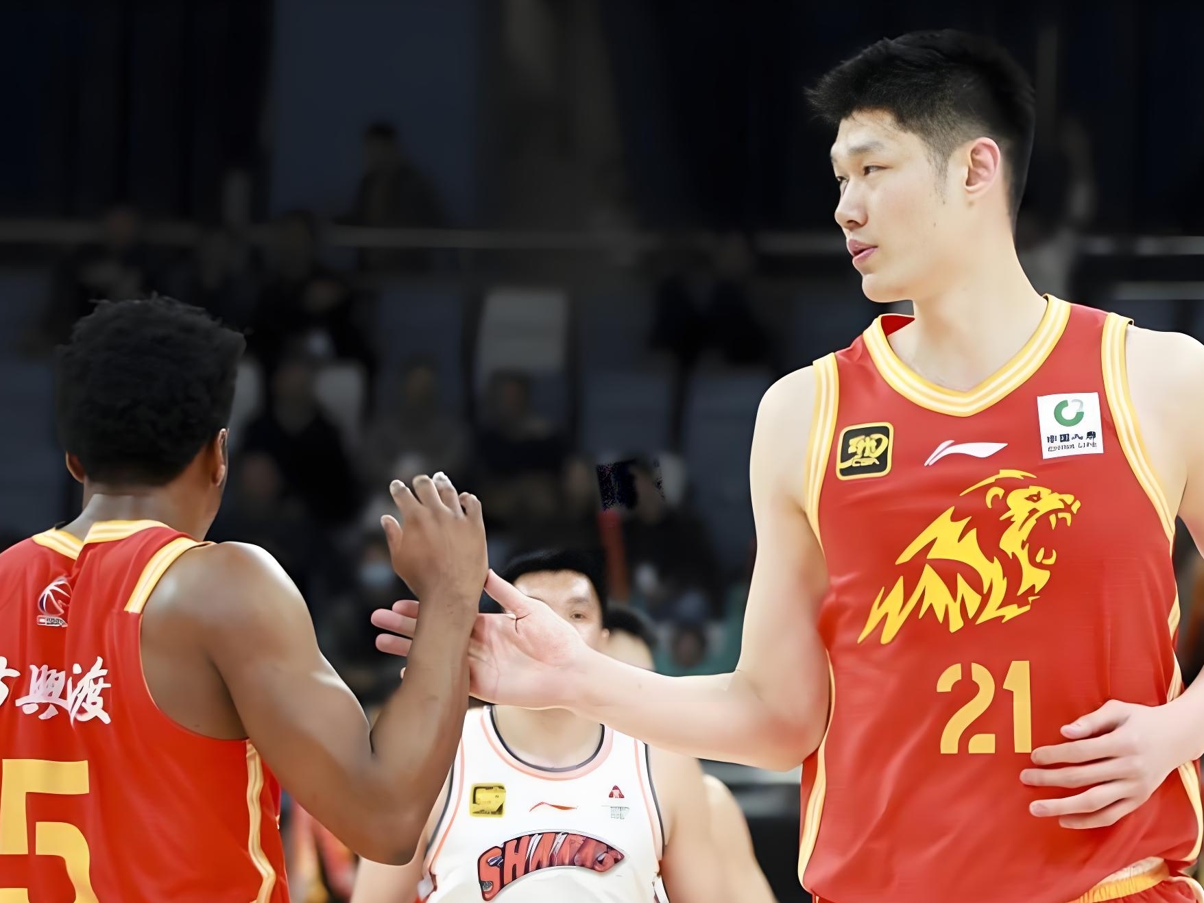 关于从AC米兰迎来里程碑备战中超到圣安东尼奥马刺围绕CBA常规赛外线爆发，广厦男篮今晚调整名单的信息